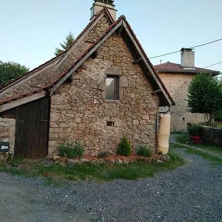 בית נופש La Maisonette De Raphael Saint-Mamet-la-Salvetat
